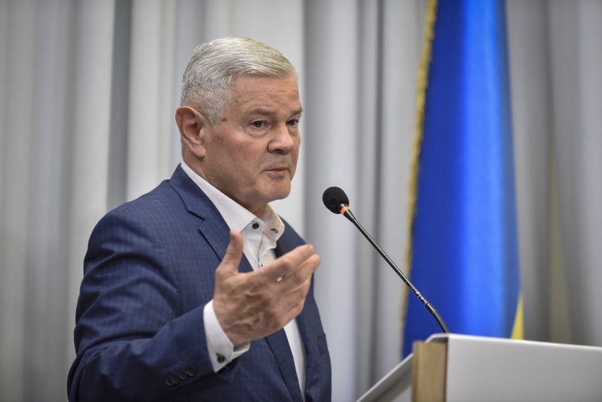Юрій Щербак – людина-явище, обдарована багатьма талантами особистість, що має прозорливе бачення світу, творить і залишає власний слід в історії XX-XXI століття – випустив у розбурханий світ свою нову книгу...